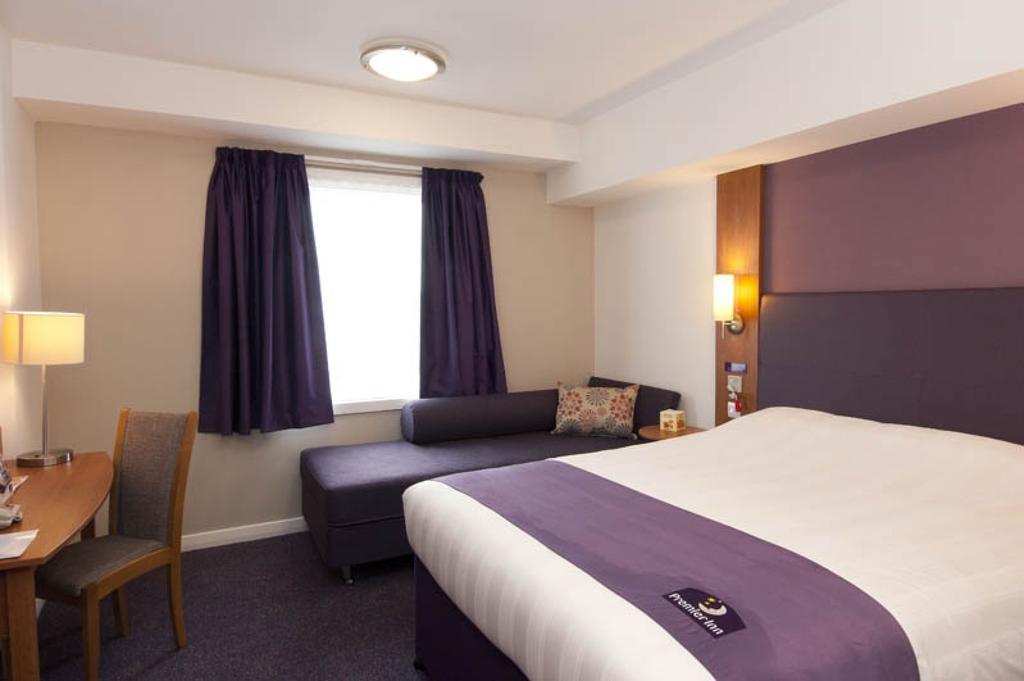 Premier Inn Falkirk Central Camelon Habitación foto